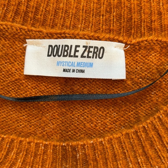 NWOT - Double Zero sweater. Size Medium. - Picture 11 of 12